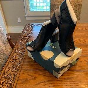 Black Leather Earth Origins - 8M